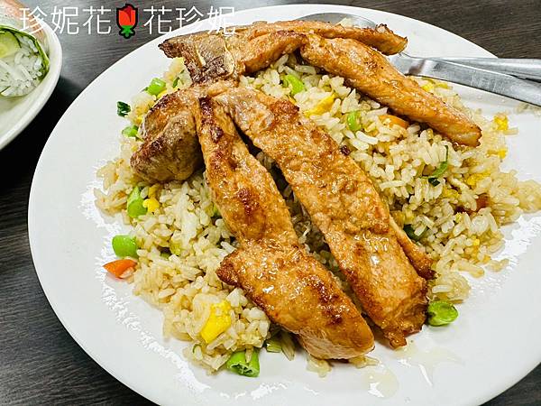 【台北｜松山食記】鄰近松山慈祐宮，越式炒飯香氣十足，排骨也讓