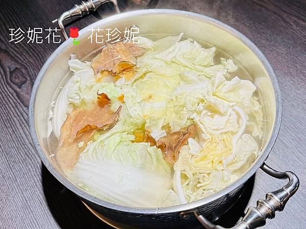 【新北｜永和食記】隱藏於永和商辦大樓內在地40多年的沙茶火鍋