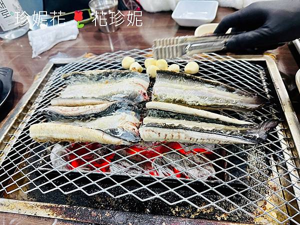 【韓國首爾｜弘大食記】品嘗最原始的美味，新鮮鰻魚炭火現烤的「