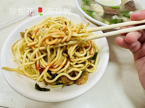 【台中｜豐原食記】豐原在地高人氣炒麵與豬血湯名店，生意好到還