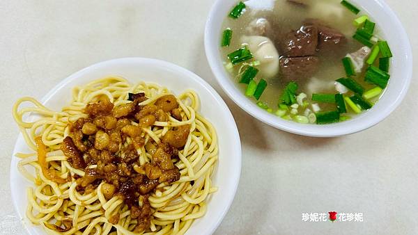 【台中｜豐原食記】豐原在地高人氣炒麵與豬血湯名店，生意好到還