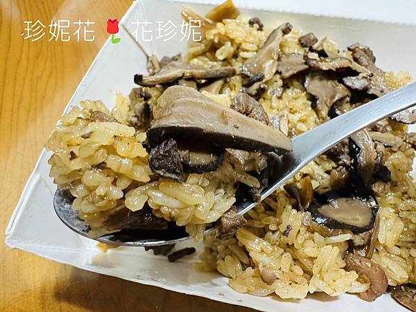 【台北｜大同食記】迪化街高人氣油飯，市場內的排隊名店「林合發