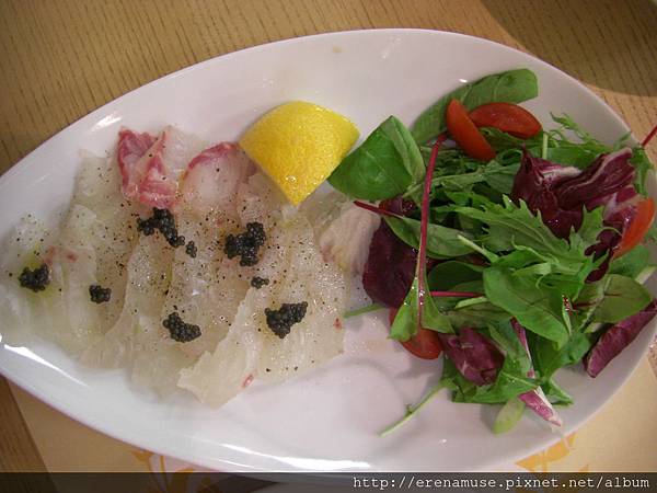 魚子醬佐涼拌生魚片(カルパッチョ）