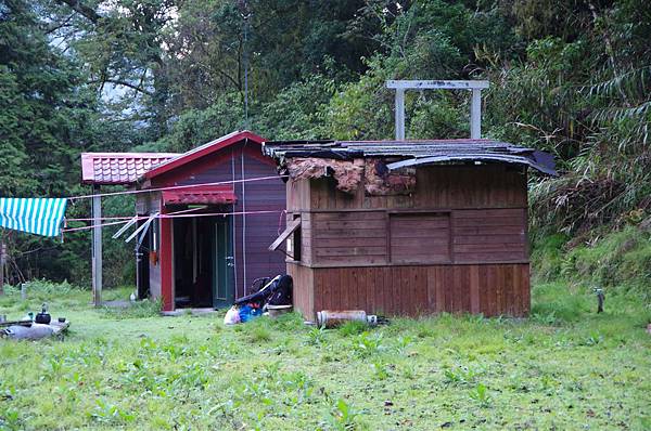 抱崖山屋