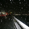 晚上也下雪了 鴨川河畔 三條大橋