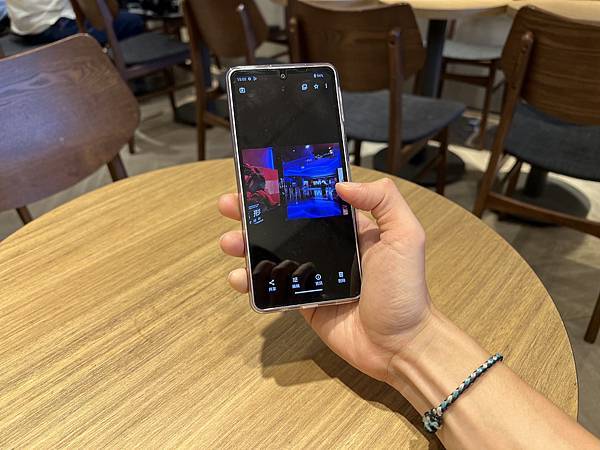 輕手機推薦-SHARP AQUOS sense8 極輕手 輕手機推薦-SHARP AQUOS sense8 極輕手