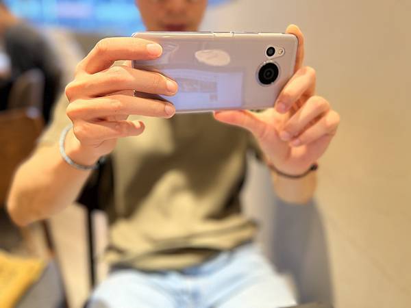 輕手機推薦-SHARP AQUOS sense8 極輕手 輕手機推薦-SHARP AQUOS sense8 極輕手