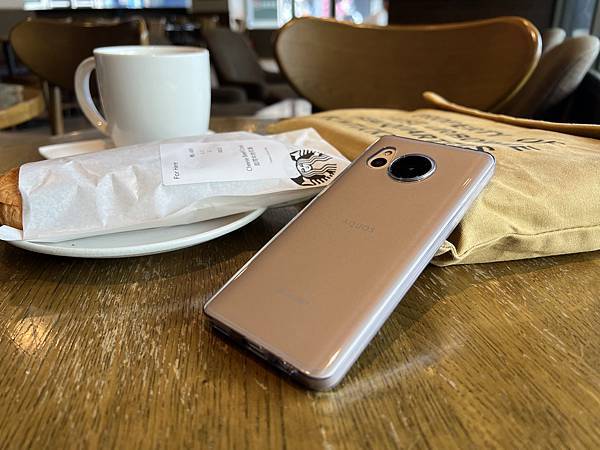 輕手機推薦-SHARP AQUOS sense8 極輕手 輕手機推薦-SHARP AQUOS sense8 極輕手