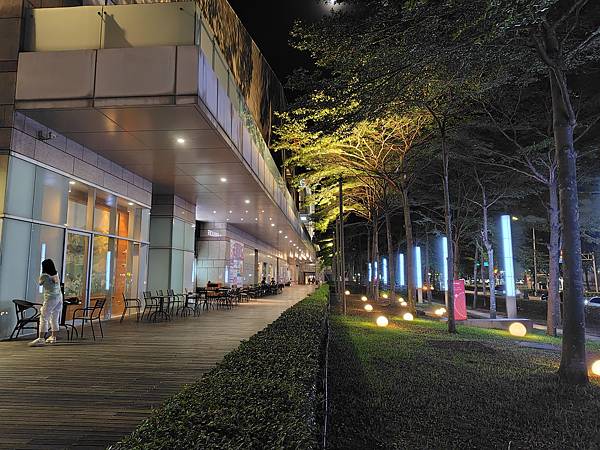 輕手機推薦-SHARP AQUOS sense8 極輕手 輕手機推薦-SHARP AQUOS sense8 極輕手