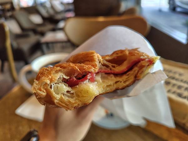 輕手機推薦-SHARP AQUOS sense8 極輕手 輕手機推薦-SHARP AQUOS sense8 極輕手