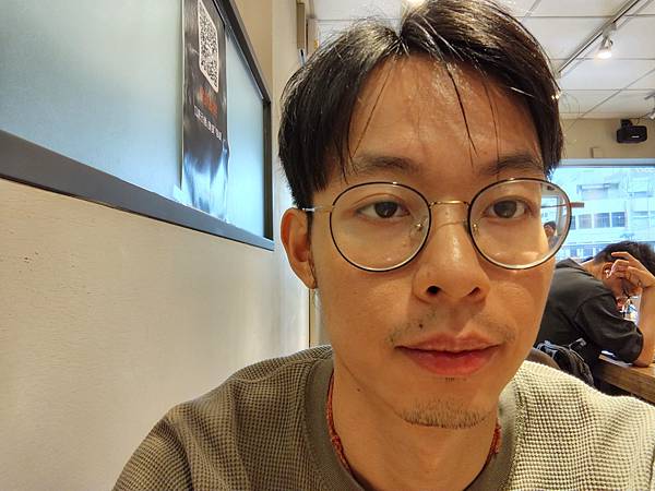 輕手機推薦-SHARP AQUOS sense8 極輕手 輕手機推薦-SHARP AQUOS sense8 極輕手