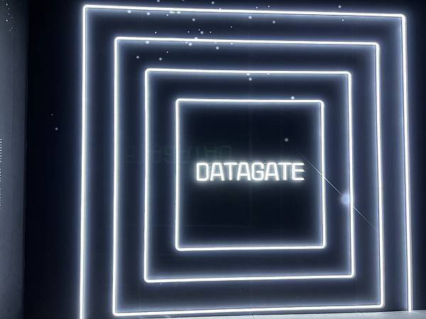 09 DATA GATE.jpg