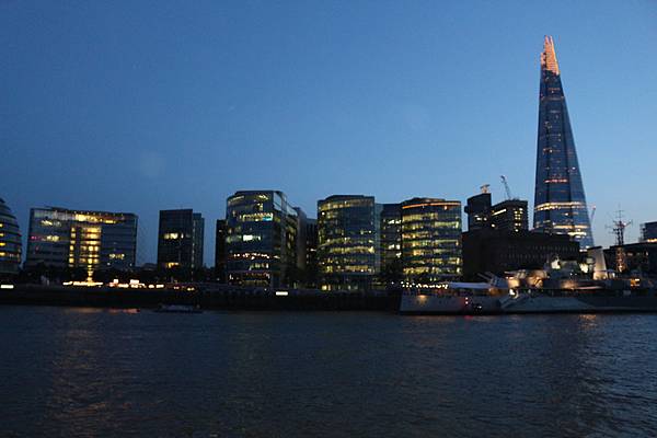 106.08.19 (215)塔橋夜景.JPG