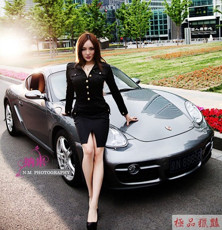 香車就該配美人_34D楊紫璐_自拍情色貼圖