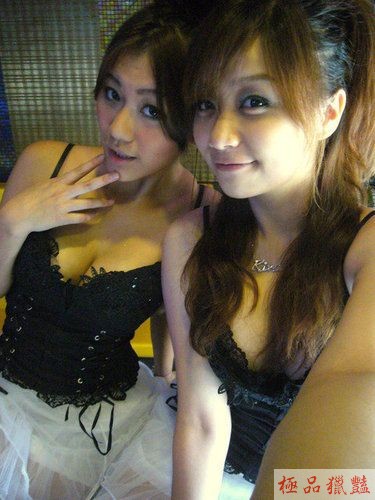 正妹爆乳裝可裝自拍_自拍情色貼圖