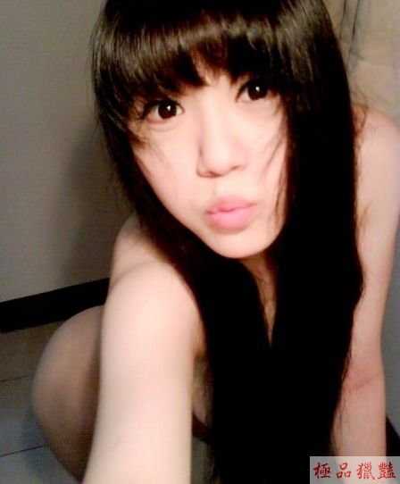 32G辣妹全裸自拍看見粉紅乳暈_自拍情色貼圖