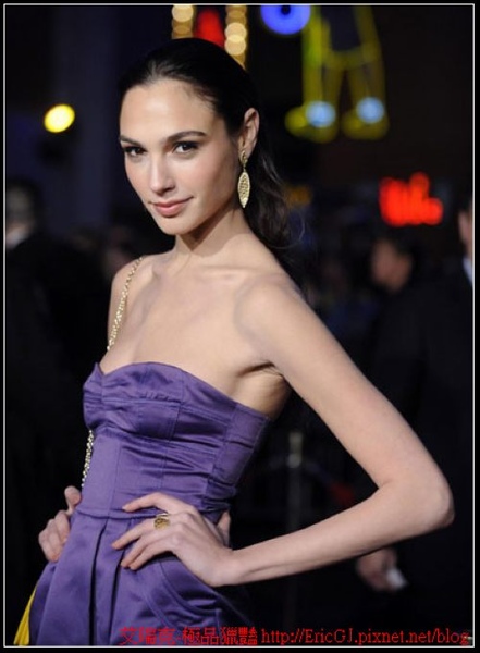 大哥的女人來頭不小_Gal Gadot_自拍情色貼圖