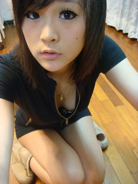 少女自拍照在部落格曝光_自拍情色貼圖