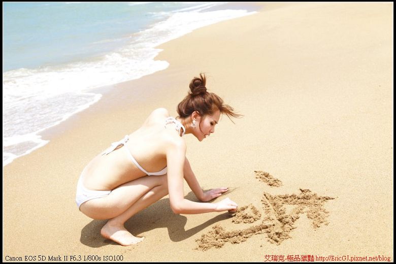 美女惹火身材比基尼照_自拍情色貼圖