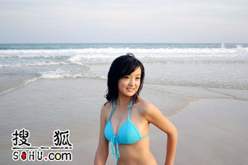 美眉比基尼秀火辣身材_自拍情色貼圖