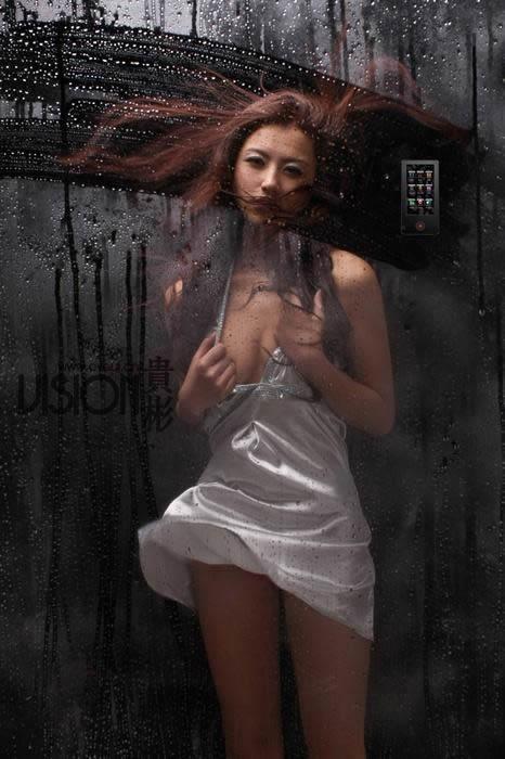 展示性感手機?亦或是展示性感美女_自拍情色貼圖