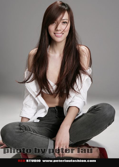 貴州美女性感泳裝爆乳全裸寫真_甜美情色貼圖