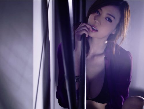 貴州美女性感泳裝爆乳全裸寫真_甜美情色貼圖