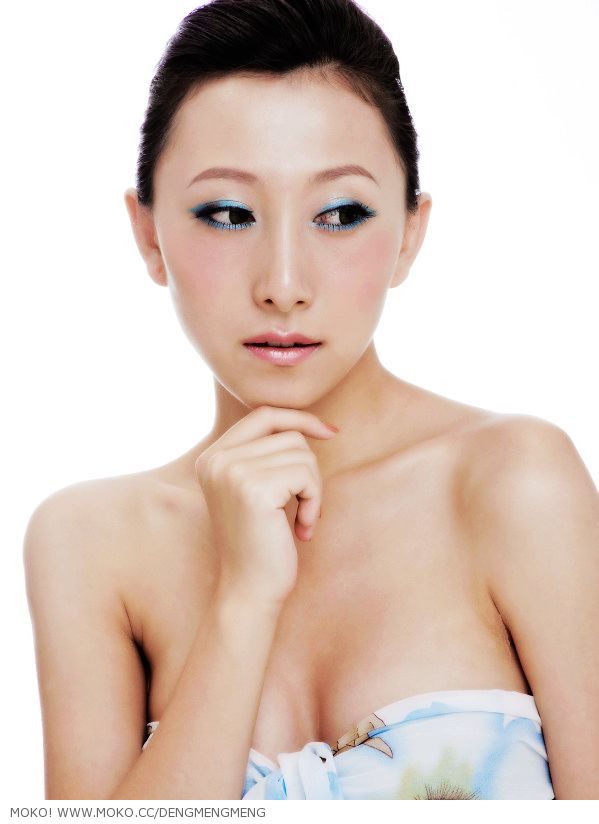 純白花朵逐漸綻放散發的芬芳引人遐想_自拍情色貼圖