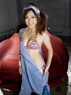 辣妹幫你把愛車洗得亮晶晶_甜美情色貼圖