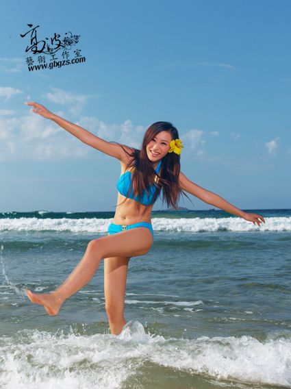 夏天的三寶陽光沙灘比基尼_甜美情色貼圖