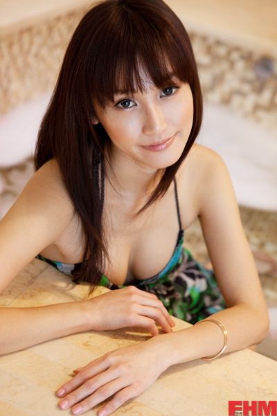 比基尼美女嘴角揚笑意_自拍情色貼圖