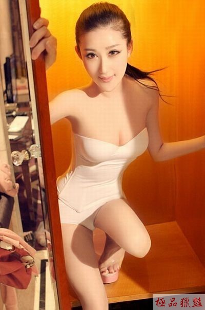戲劇系校花扮什麼就要像什麼_自拍情色貼圖