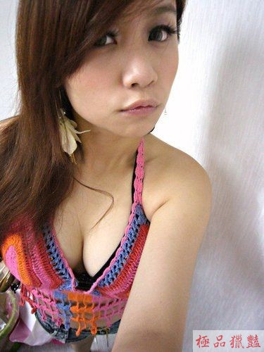 正妹爆乳裝可裝自拍_自拍情色貼圖
