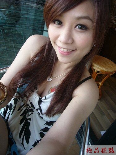 正妹爆乳裝可裝自拍_自拍情色貼圖