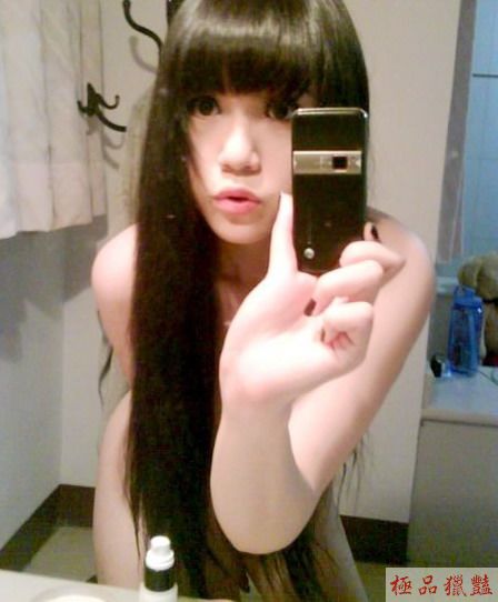 32G辣妹全裸自拍看見粉紅乳暈_自拍情色貼圖
