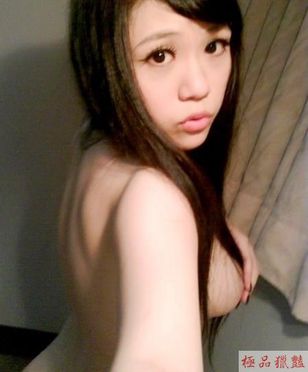 32G辣妹全裸自拍看見粉紅乳暈_自拍情色貼圖