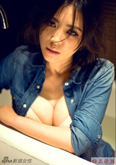 美女浴室濕身誘惑_自拍情色貼圖