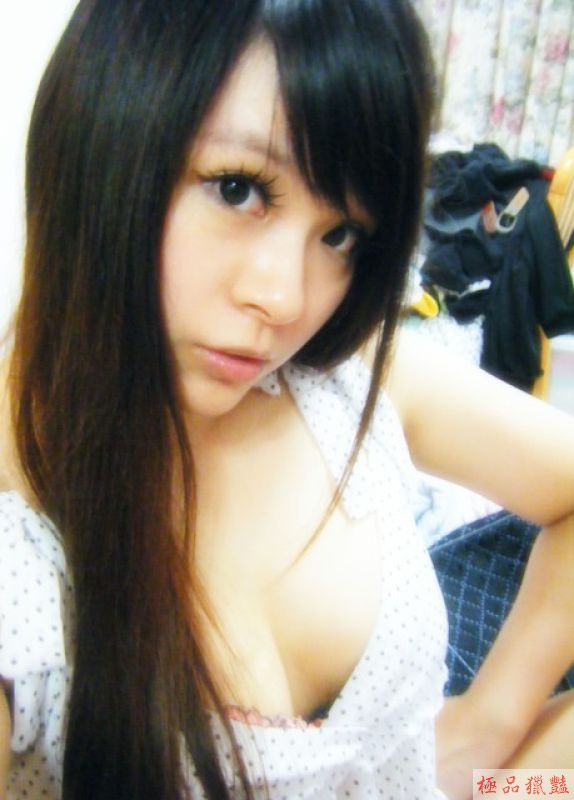 正妹爆乳耍心機自拍_自拍情色貼圖
