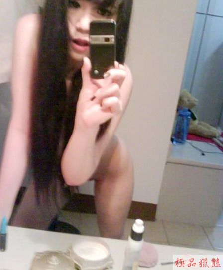 32G辣妹全裸自拍看見粉紅乳暈_自拍情色貼圖