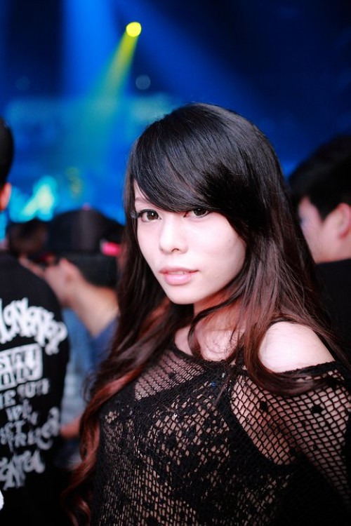 知名夜店火辣正妹_自拍情色貼圖