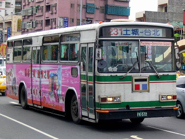 tpbus_231_fk572.JPG