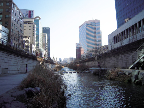 ＊　古今交錯的清溪川　＊