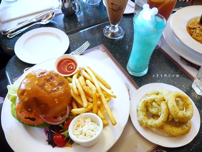 11 迪士尼冰雪小鎮、2015香港FUN享夏日禮、迪士尼美國大街小鎮下午茶、達菲熊雪莉玫見面會、雨天版遊行、迪士尼紀念品血拼.jpg 11 迪士尼冰雪小鎮、2015香港FUN享夏日禮、迪士尼美國大街小鎮下午茶、達菲熊雪莉玫見面會、雨天版遊行、迪士尼紀念品血拼.jpg