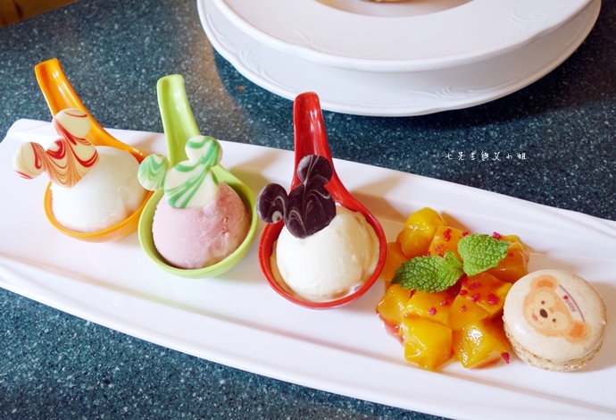 13 迪士尼冰雪小鎮、2015香港FUN享夏日禮、迪士尼美國大街小鎮下午茶、達菲熊雪莉玫見面會、雨天版遊行、迪士尼紀念品血拼.jpg 13 迪士尼冰雪小鎮、2015香港FUN享夏日禮、迪士尼美國大街小鎮下午茶、達菲熊雪莉玫見面會、雨天版遊行、迪士尼紀念品血拼.jpg