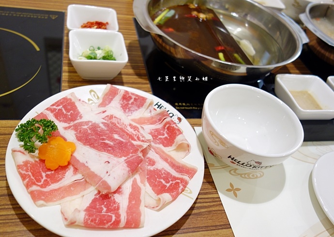 27 Hello kitty 主題小火鍋 涮涮鍋 Shabu Shabu.JPG