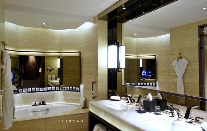 26 【香港自由行】香港麗思卡爾頓酒店 The Ritz-Carlton Hong Kong 香港星級酒店極致饗宴-住房環境分享 26 【香港自由行】香港麗思卡爾頓酒店 The Ritz-Carlton Hong Kong 香港星級酒店極致饗宴-住房環境分享