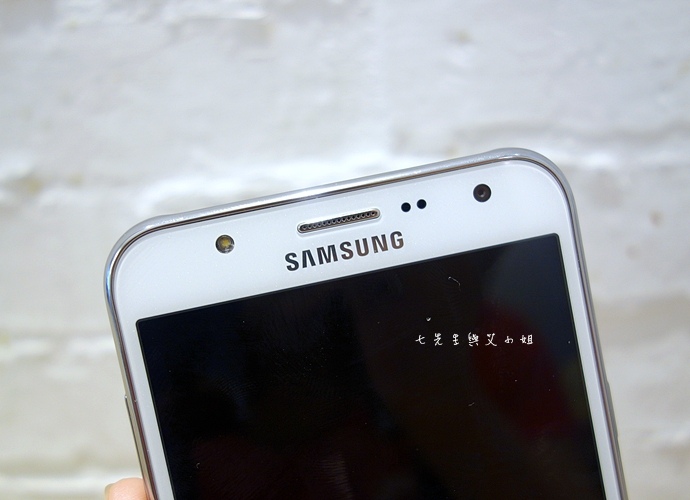 3 Samsung Galaxy J7 大光圈 前閃燈 快啟相機.JPG