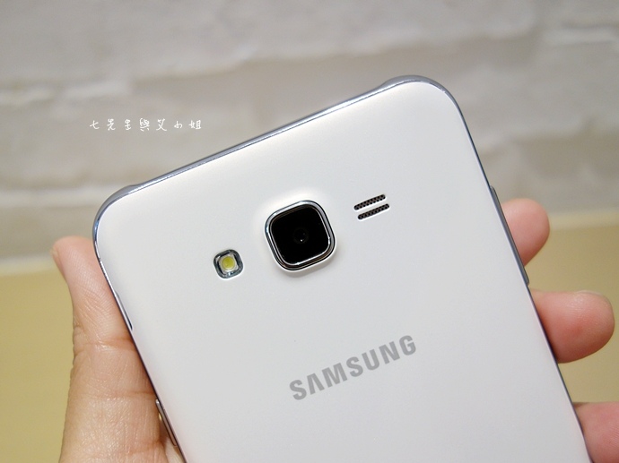 9 Samsung Galaxy J7 大光圈 前閃燈 快啟相機.JPG 9 Samsung Galaxy J7 大光圈 前閃燈 快啟相機.JPG