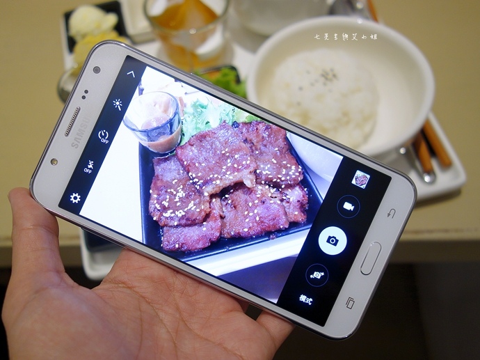 37 Samsung Galaxy J7 大光圈 前閃燈 快啟相機.JPG 37 Samsung Galaxy J7 大光圈 前閃燈 快啟相機.JPG