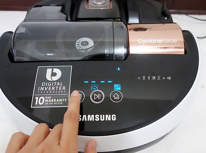 28 Samsung POWERbot 掃地機器人.JPG